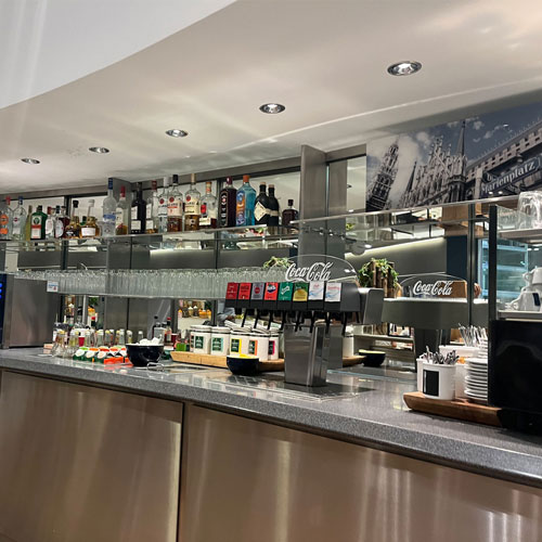 The bar in the Lufthansa Business Lounge in Munich