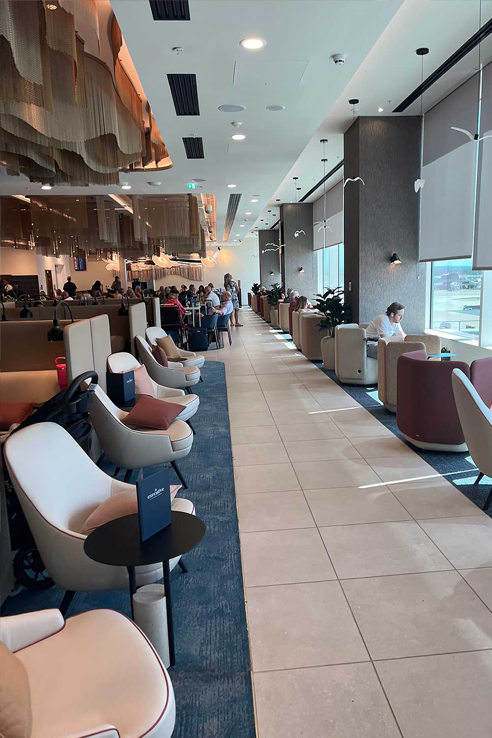 Champagne and coffee flow freely in the lounge